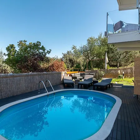 Lotus Апартаменти