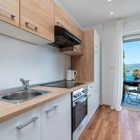 Lotus Апартаменти Трогір