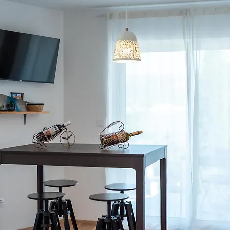 Lotus * Трогір