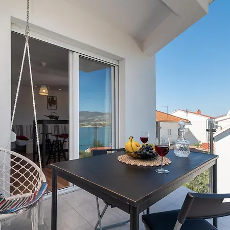 Lotus Апартаменти