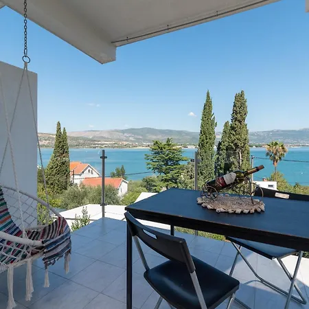 Lotus Daire Trogir
